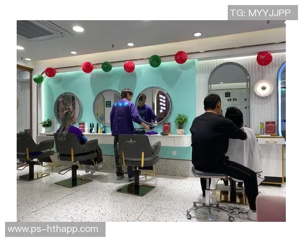 理发师宣岳鑫加盟上海海港前特意剪发展现新形象