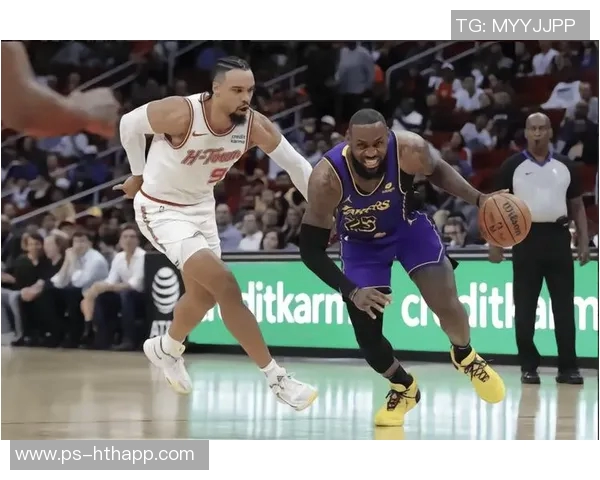 詹姆斯携女儿首次客场比赛感慨女儿是自己幸运符号的温馨时刻 詹姆斯携女儿首次客场比赛感慨女儿是自己幸运符号的温馨时刻